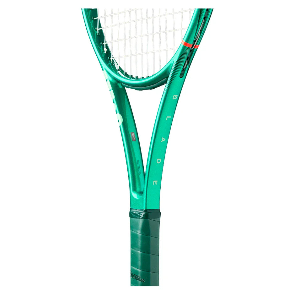 Wilson Blade 100 Pro V10 Tennis Racket