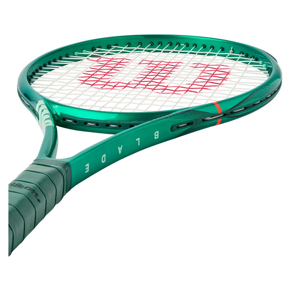 Wilson Blade 100 V10 Tennis Racket